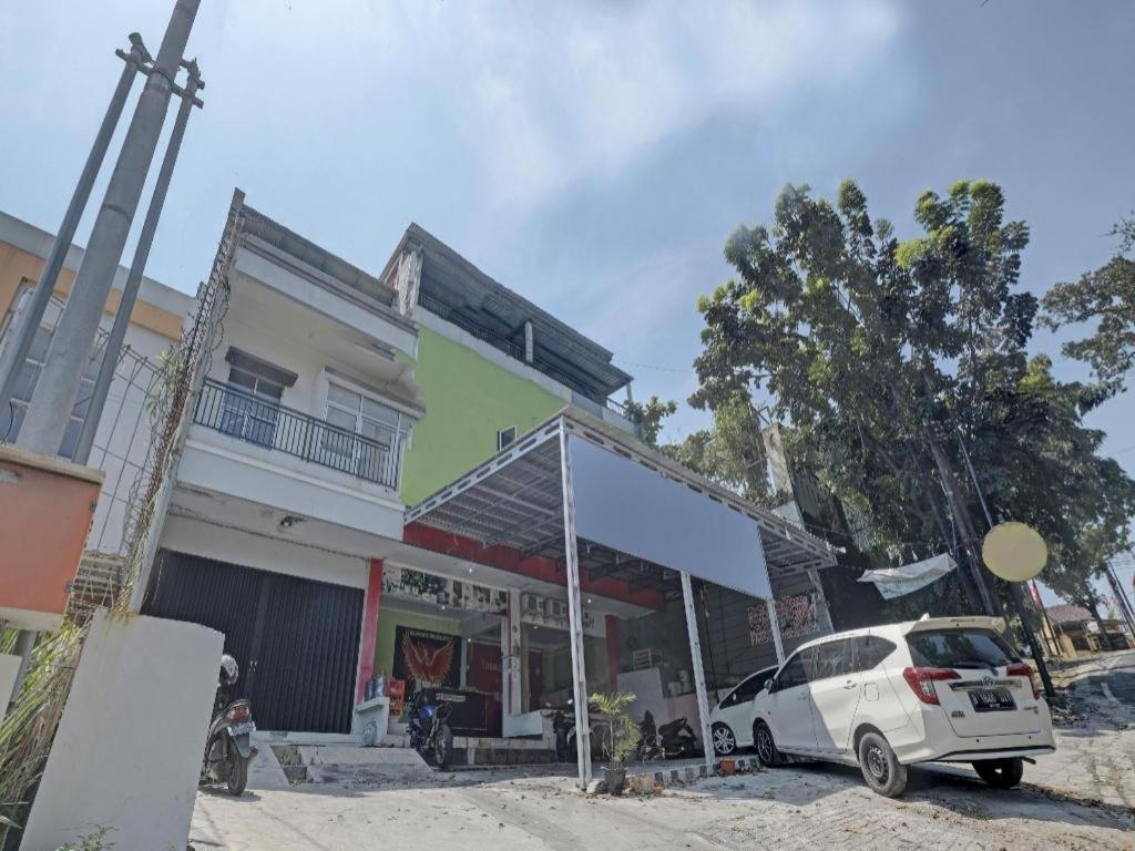 Oyo Life 92877 Hotel Rainbow 7296 三宝垄 外观 照片