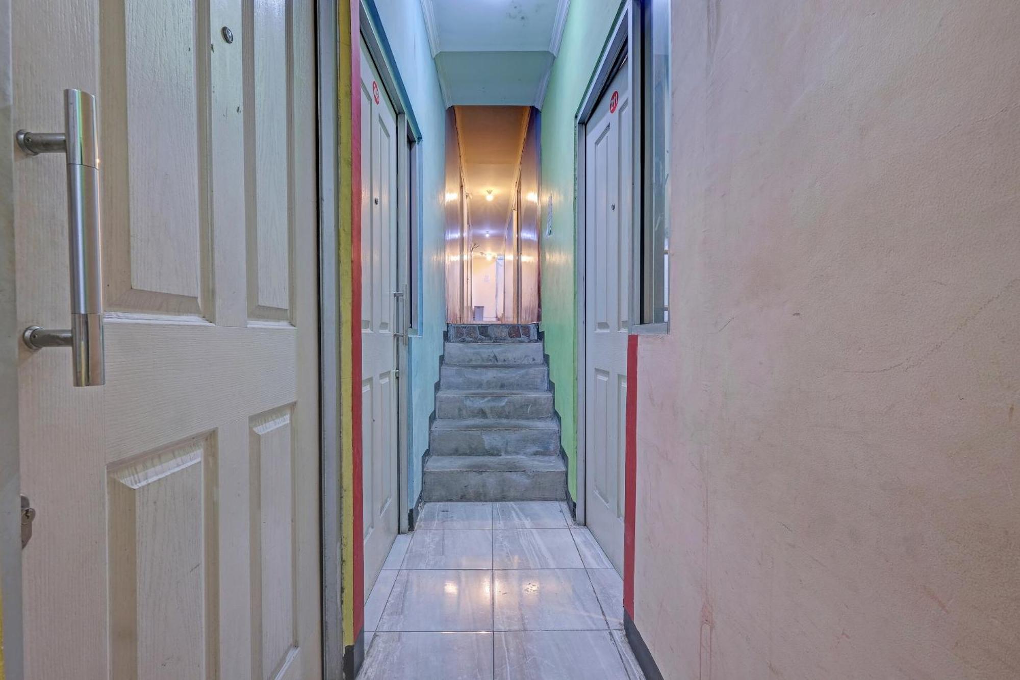 Oyo Life 92877 Hotel Rainbow 7296 三宝垄 外观 照片